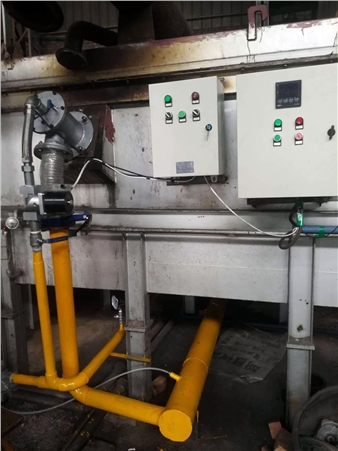 四川:天然氣舊砂焙燒爐燒嘴工作現場。